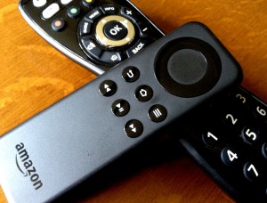 Der Große mit seinem außerirdischen Kleinen: Multifunktionsfernbedienung trifft die Macht über den Fire TV Stick.